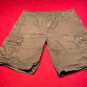 Levi’s Cargo shorts!! Chocolate brown!